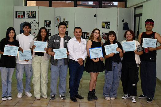 Brillan en cierre de talleres de Danza Moderna y Diseño de Modas