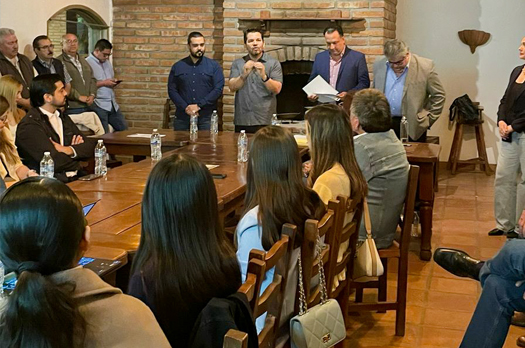 Reconocen a estudiantes de Arquitectura por destacar en concurso