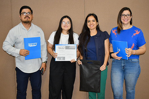 Dan distintivo “Diseñador On Fire” a alumna de ITSON Guaymas