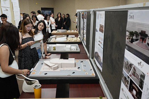 Estudiantes muestran su creatividad en Expo Arquitectura