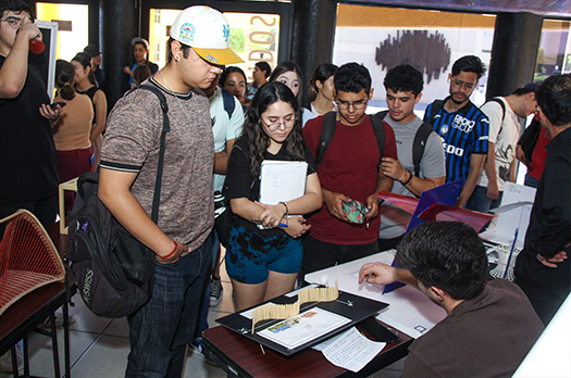 Presentan maquetas y carteles en Expomatemática