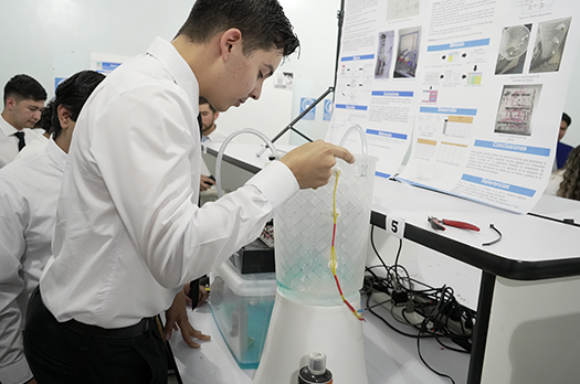 Exponen proyectos innovadores en la XVIII Feria de Ciencia