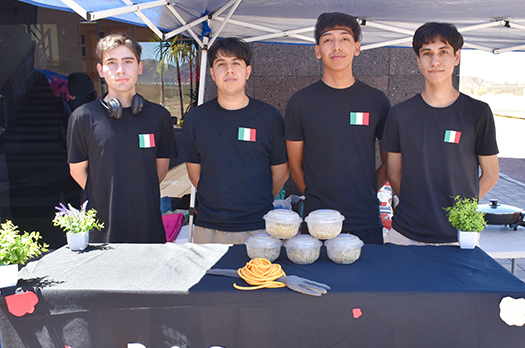 Estudiantes de Gastronomía destacan en feria gastronómica