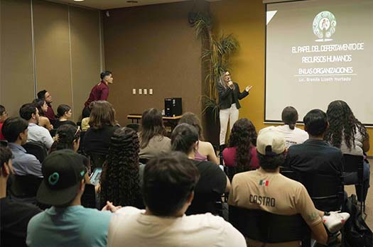 Realizan con éxito Semana de la Administración %22Innovar para liderar%22