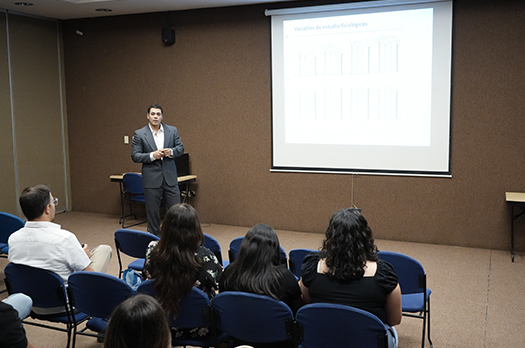 Estudiantes de posgrado presentan avances de investigación