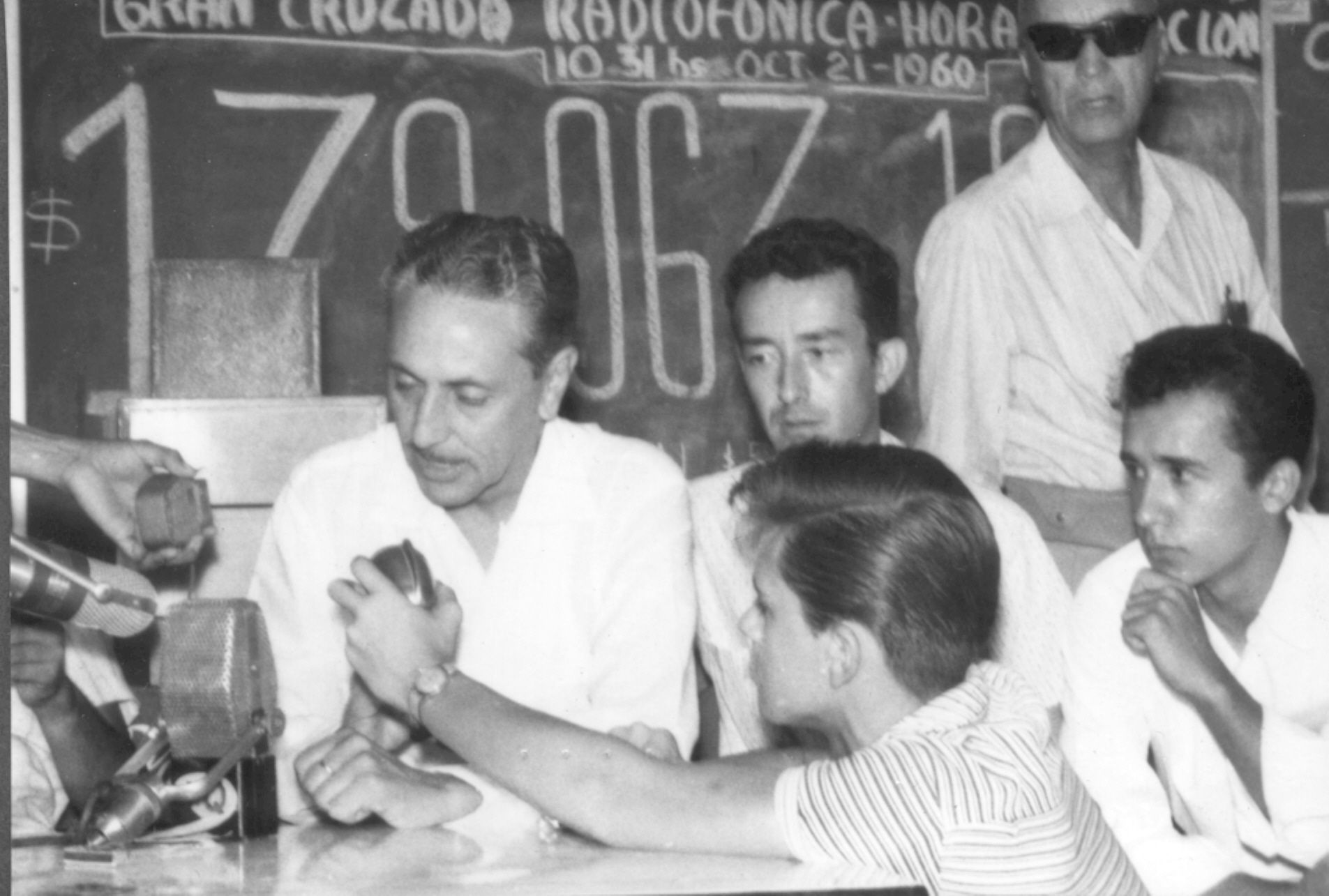 Gran cruzada radiofónica del 21 de octubre de 1960. Prensa y radio regionales cubrieron el evento recaudatorio.