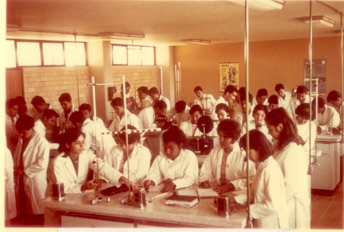 Los laboratorios de Química, Biología y Agricultura eran los que se encontraban en el nuevo edificio 200.