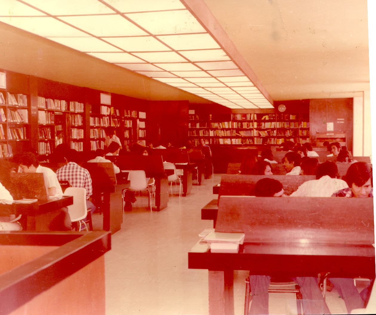 La nueva biblioteca, ubicada en el nuevo edificio 100, con una capacidad para 120 personas.