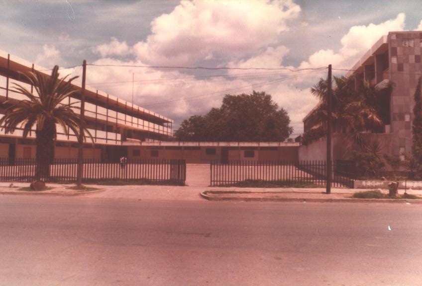 En la década de los setenta, ya terminado y en funciones el primer complejo de edificios del ITSON, edificios de aulas, laboratorios, biblioteca y oficinas administrativas.