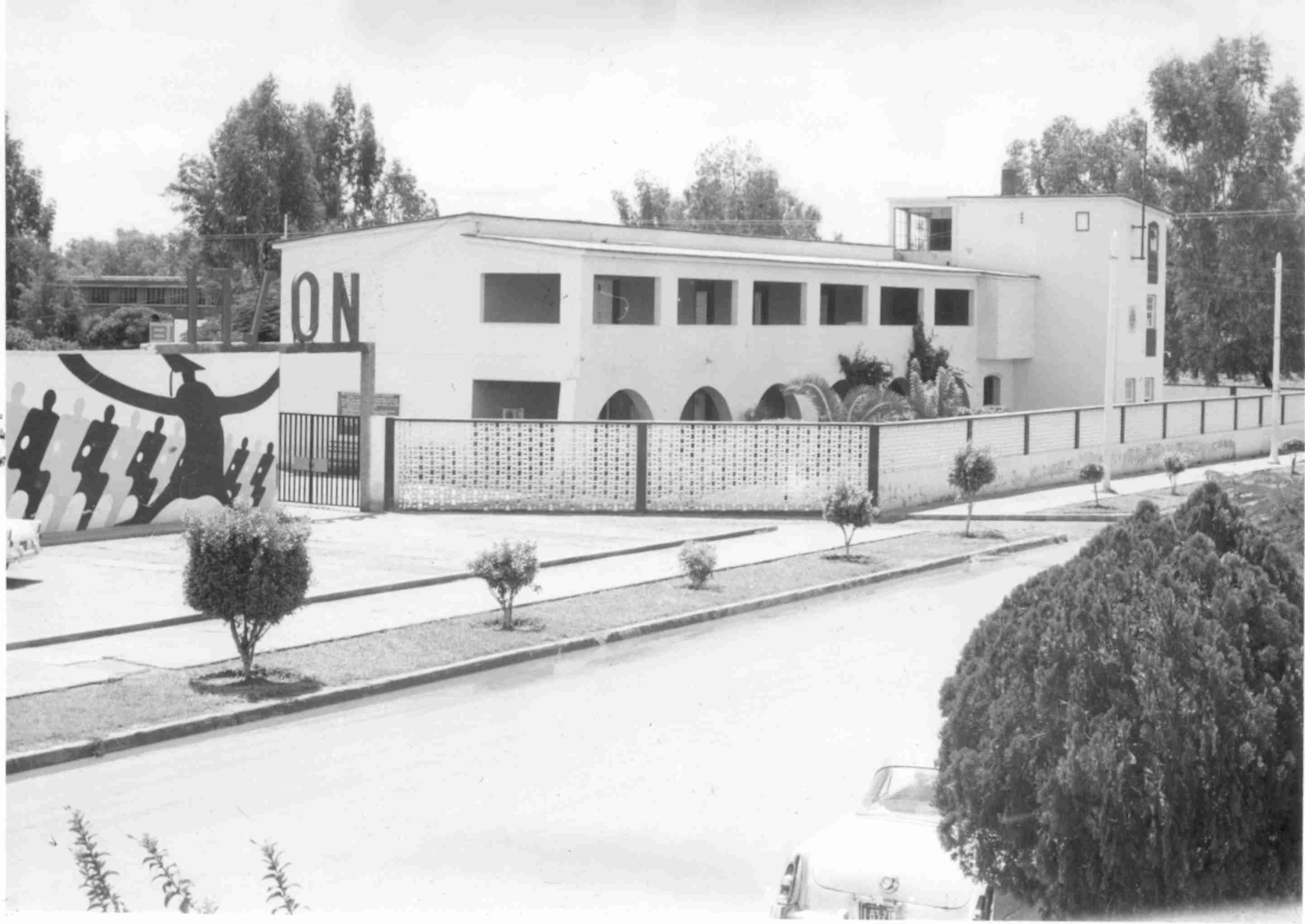 A partir de 1962 el edificio llevaba el letrero con el nuevo nombre, el ITSON.