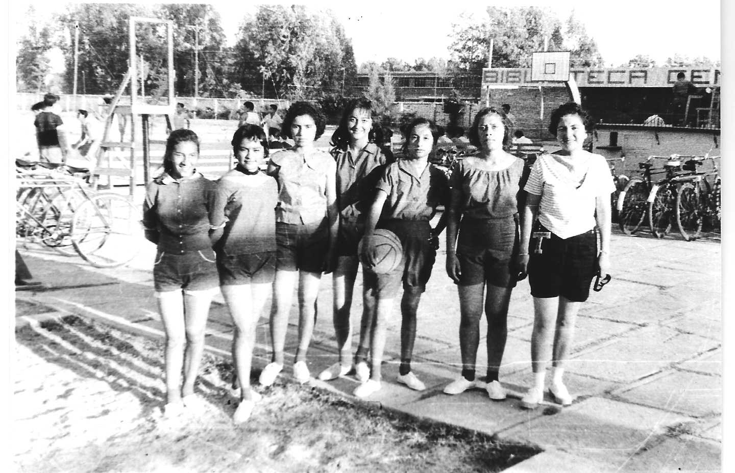 La afición juvenil por la práctica deportiva se reflejaba en la organización de equipos con participación en torneos pequeños a nivel local.