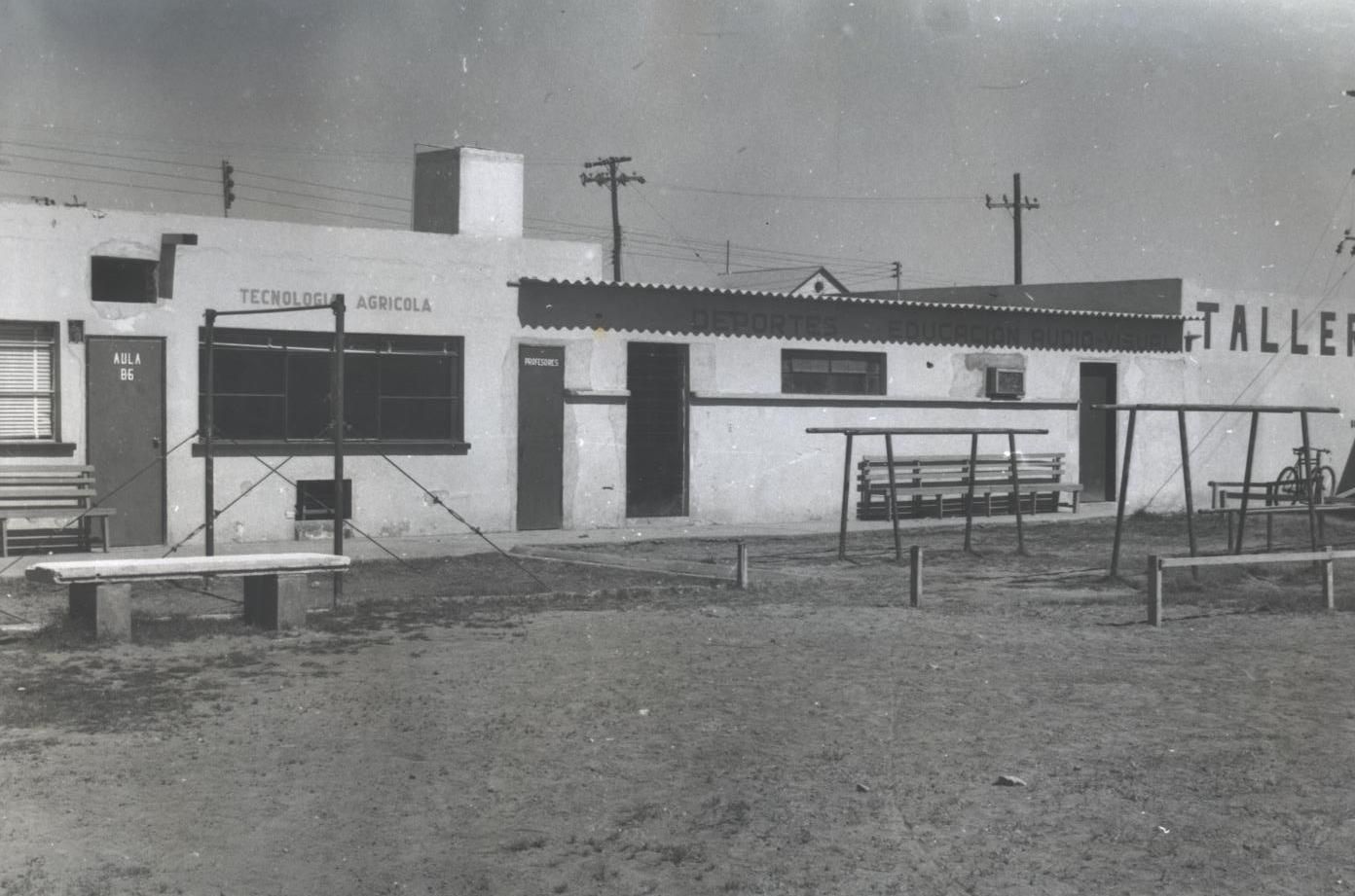 Aula de Tecnología Agrícola, aula de Deportes y un aula de Educación Audiovisual en los inicios del Instituto.