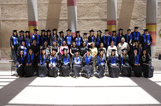 Realizan ceremonia de despedida a egresadas y egresados LCE