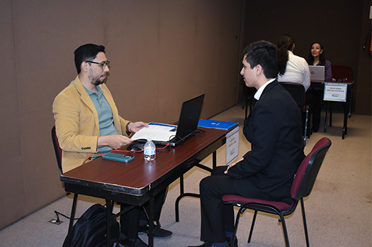 Simulan entrevistas laborales en Campus Guaymas en evento Hello World